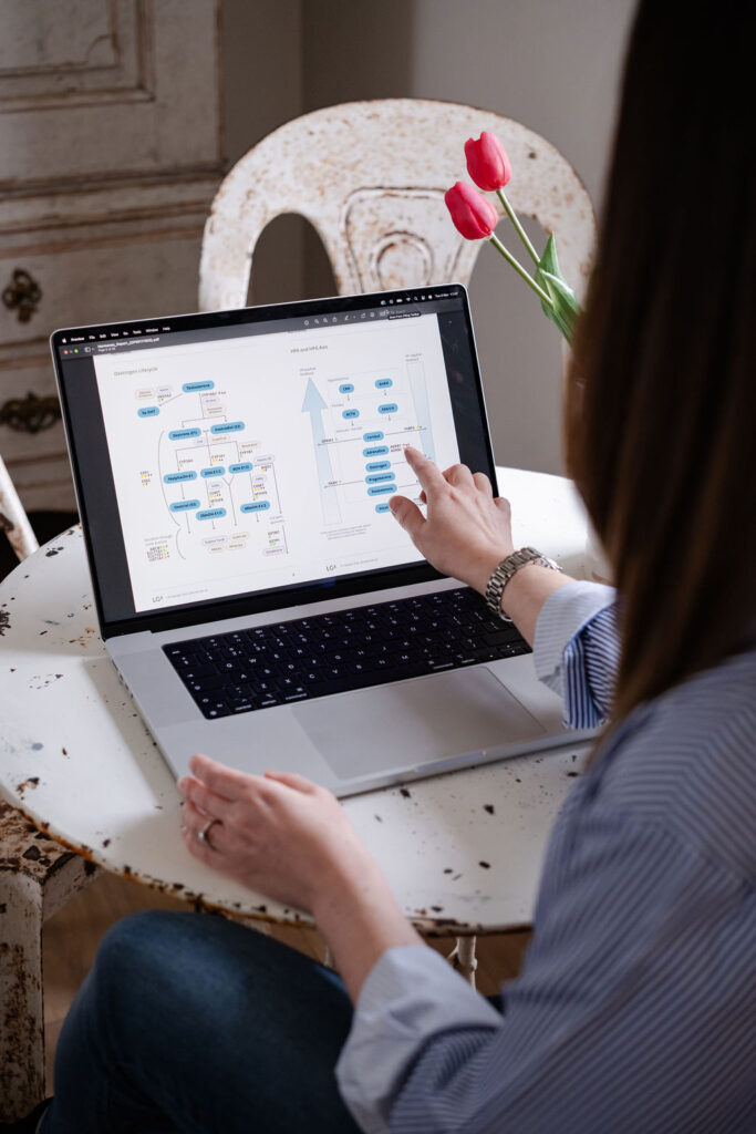 nutritionist with laptop